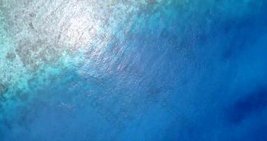 宽空中摘要拍摄夏天白色天堂沙子海滩绿松石海背景色彩斑斓的